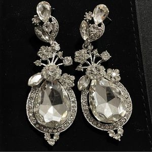 ✨ Stunning Clear Rhinestones Chandelier Drop Earrings